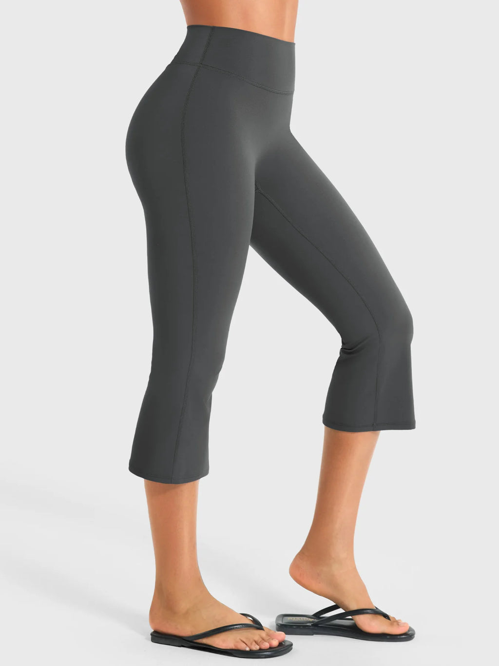 Yeoreo Daiane Flared Capri Leggings