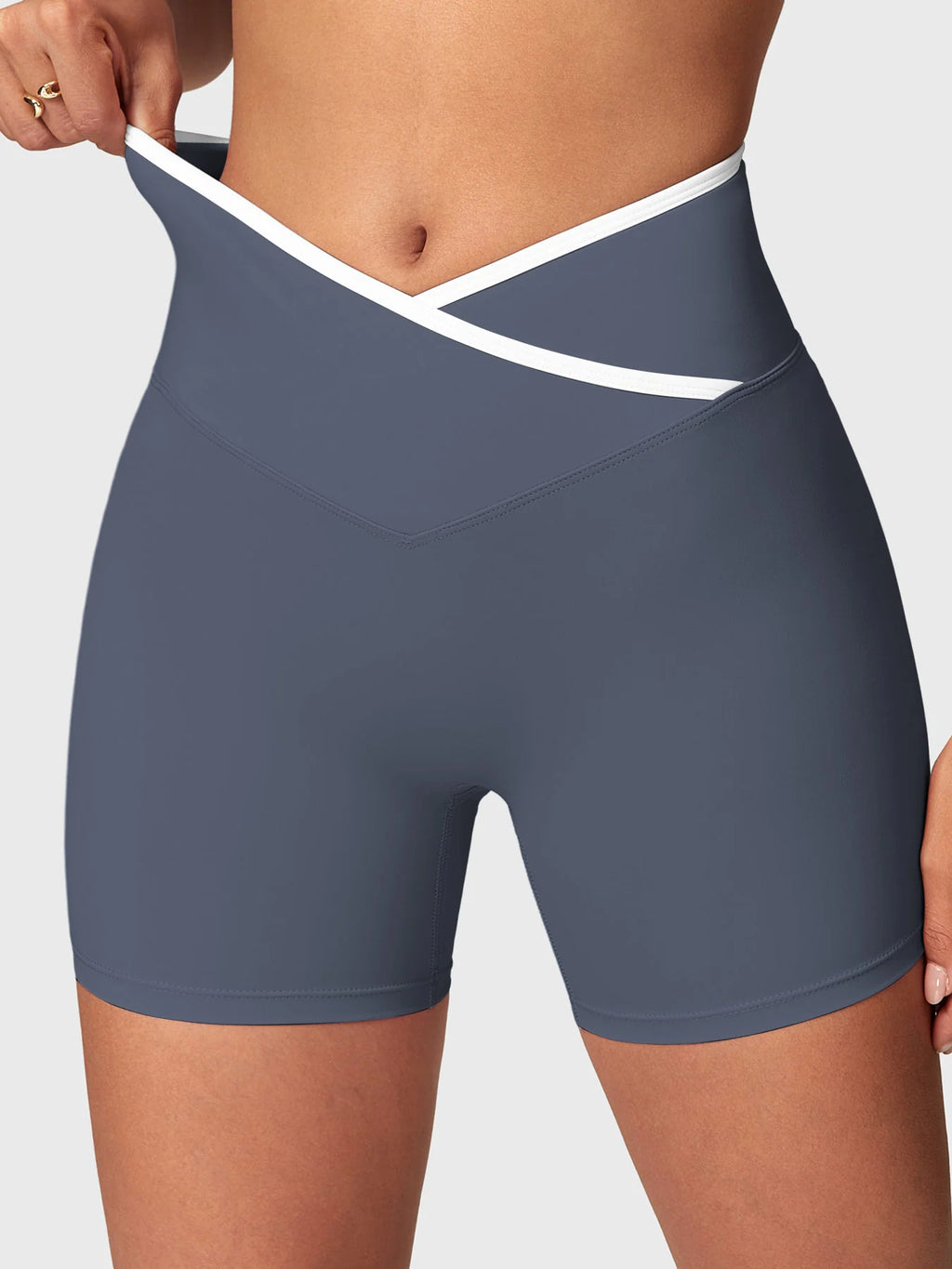 Yeoreo Alberta Contrast Trim Shorts Sports Set