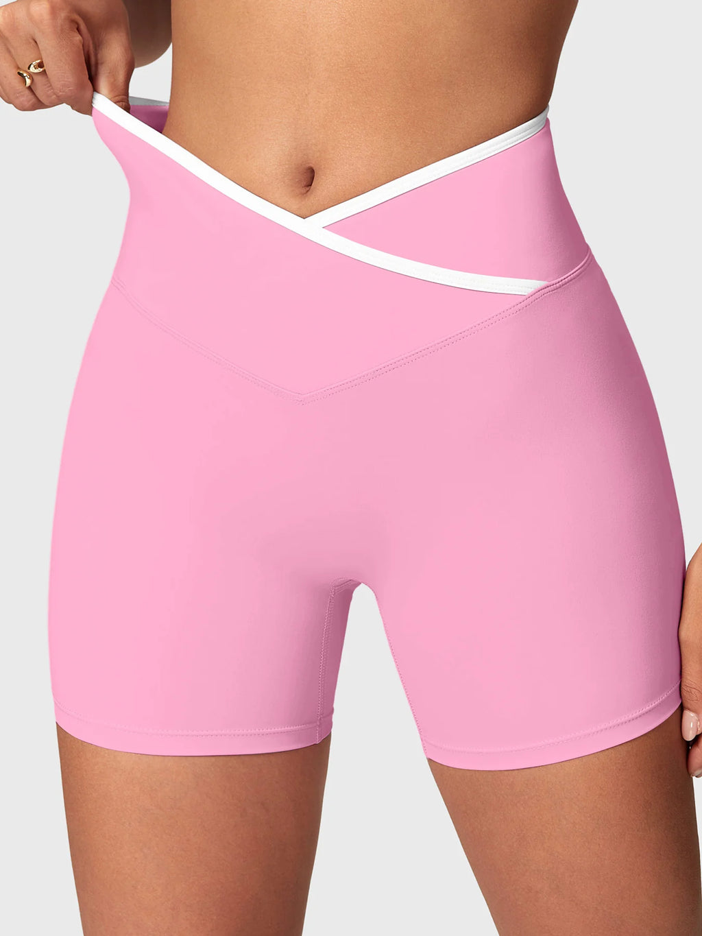 Yeoreo Alberta Contrast Trim Shorts Sports Set