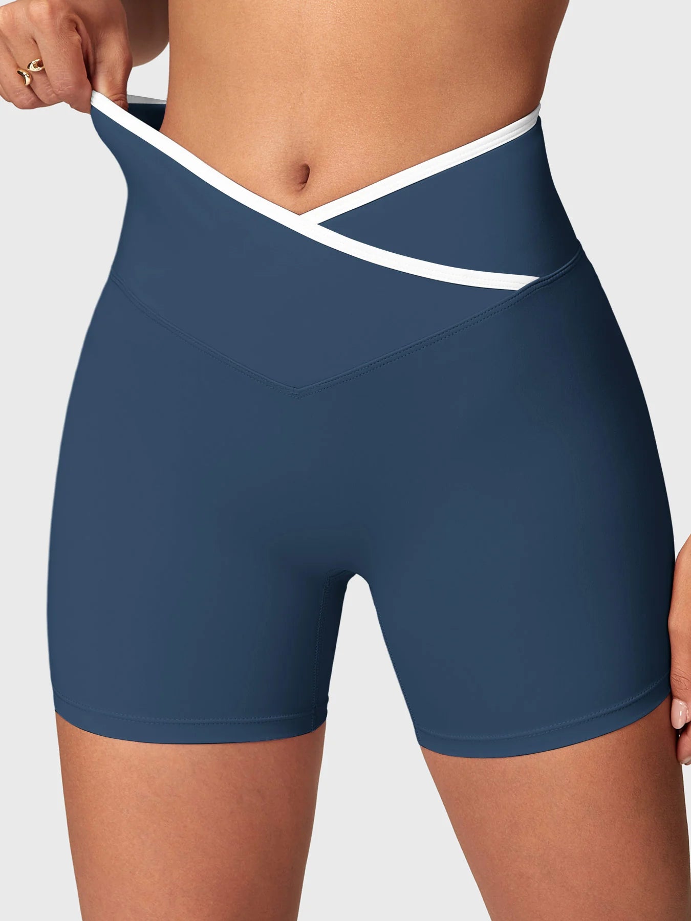 Yeoreo Alberta Contrast Trim Shorts Sports Set