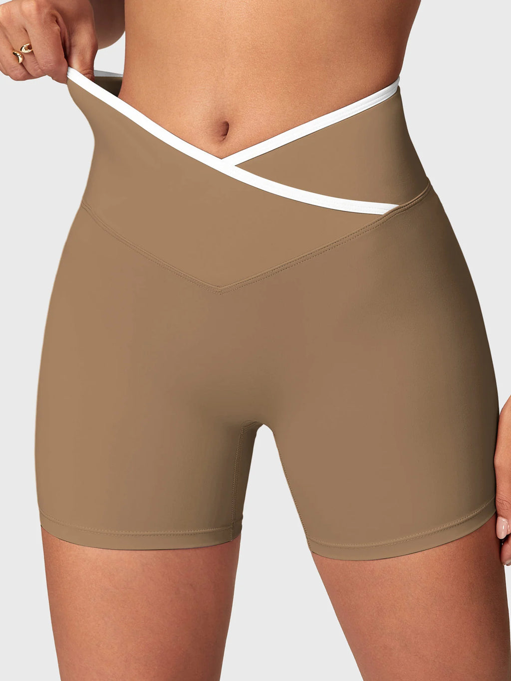 Yeoreo Alberta Contrast Trim Shorts Sports Set