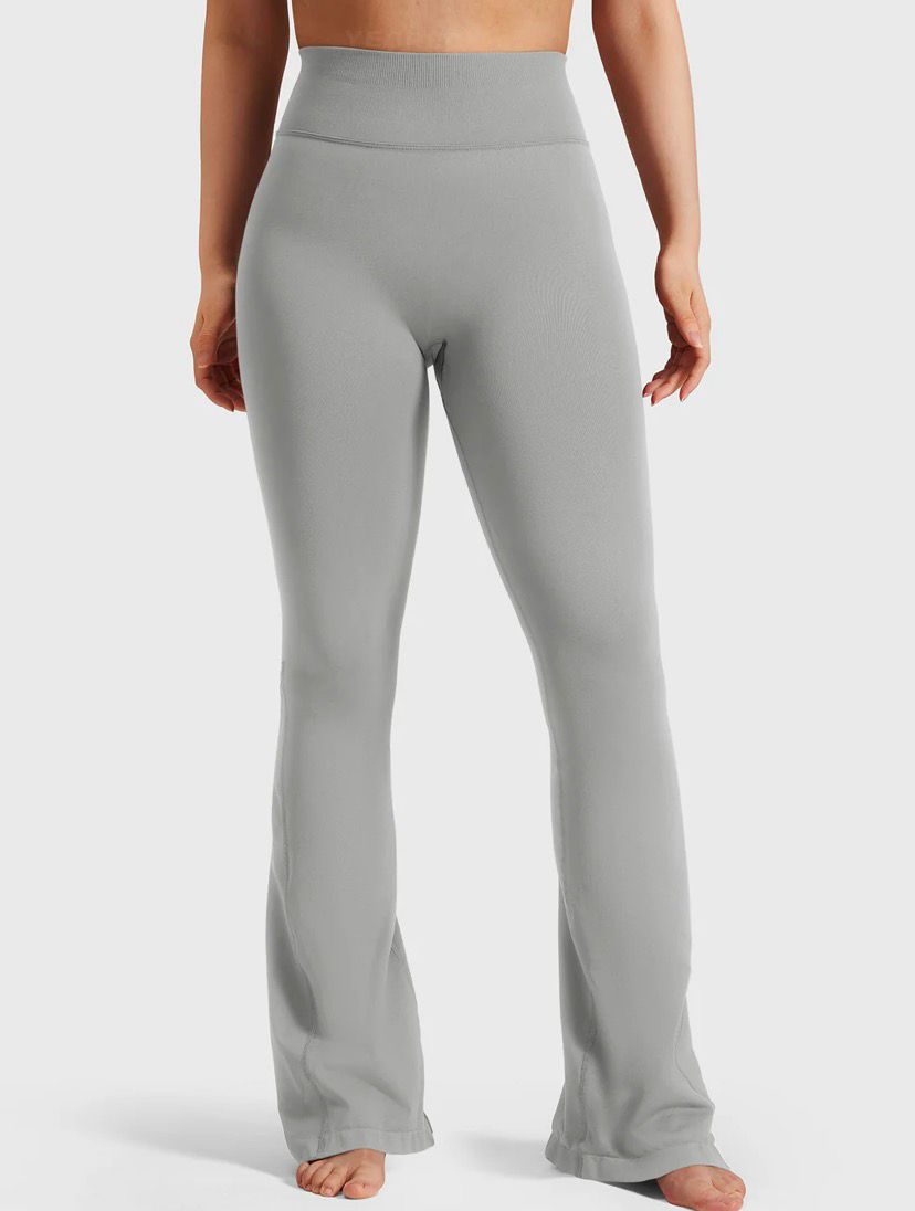 Yeoreo Brinklie Mini Flare Leggings