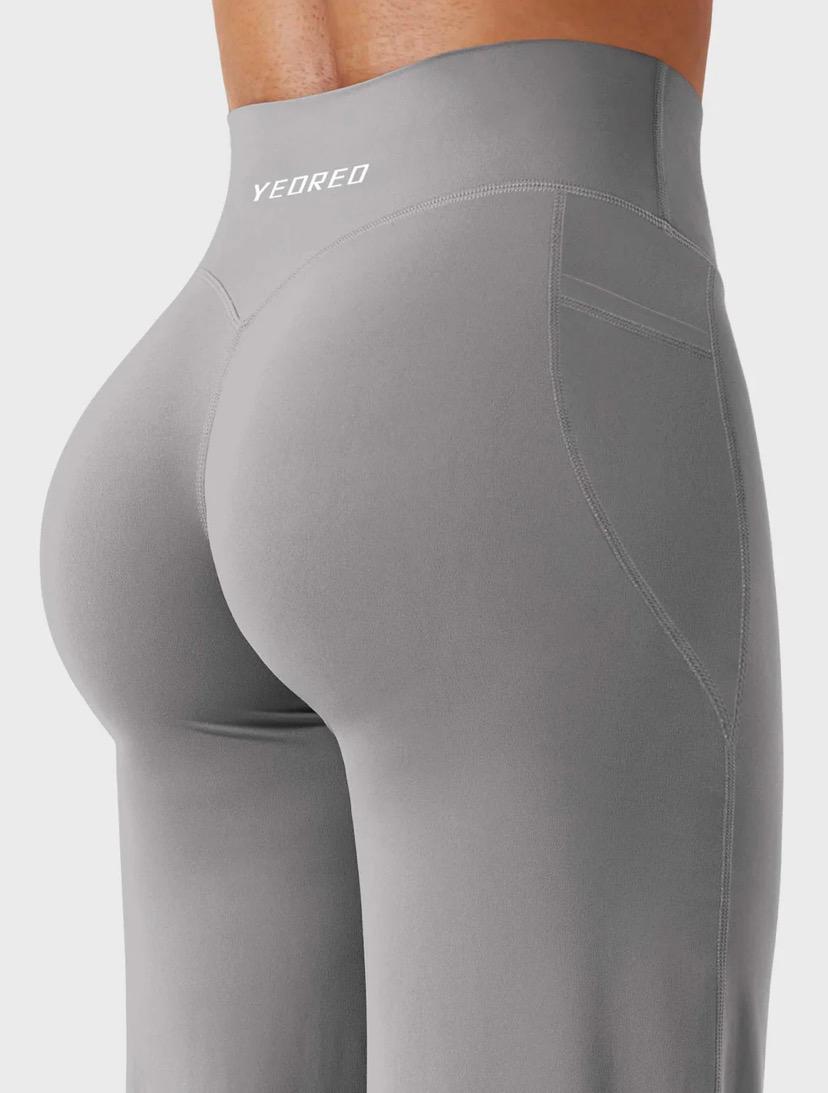 Yeoreo Dagfinn 31.5" Straight Leg Leggings with Pockets