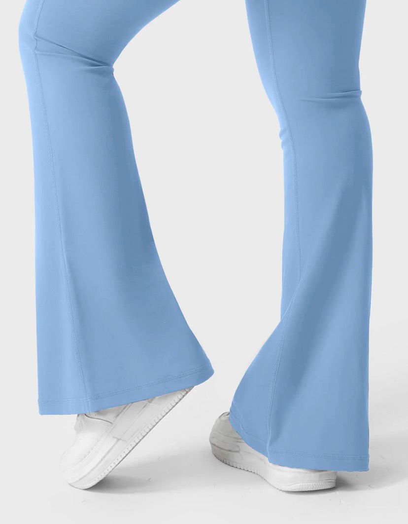 Yeoreo Brittany Flared Leggings with Pockets