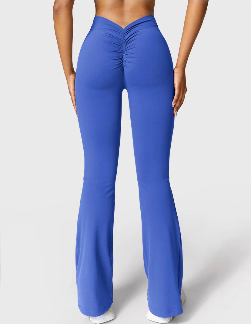 Yeoreo Daze V-Back Flare Leggings