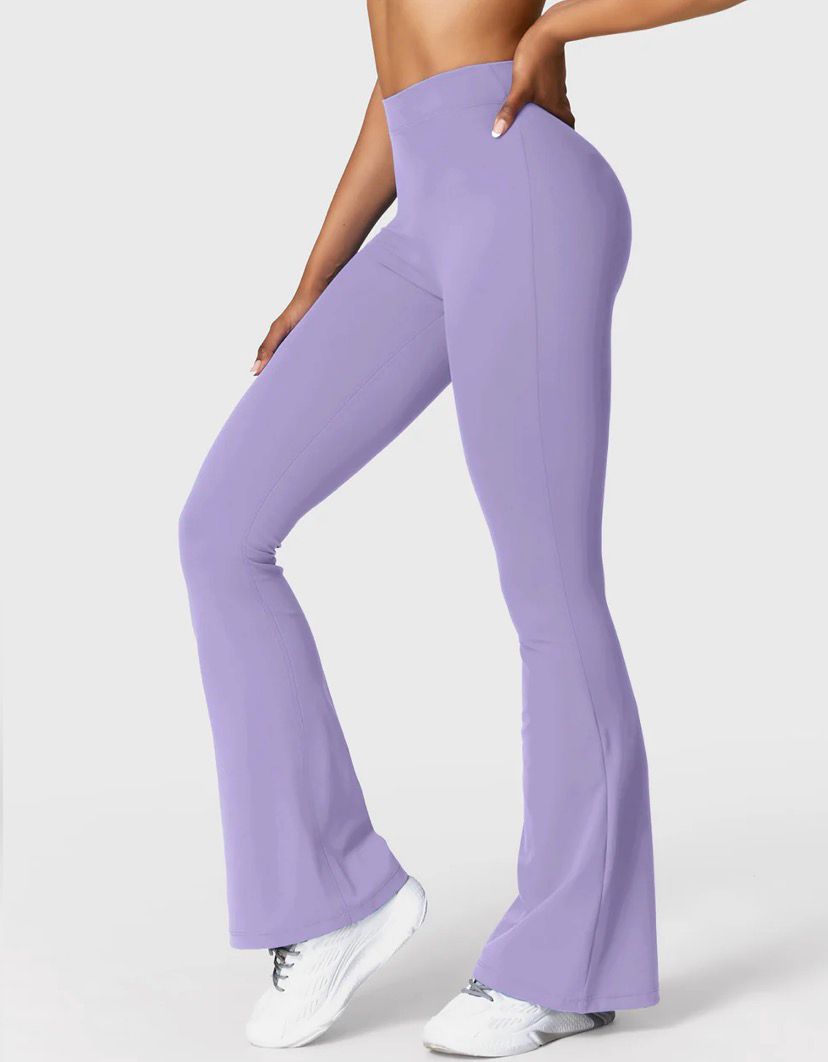 Yeoreo Daze V-Back Flare Leggings